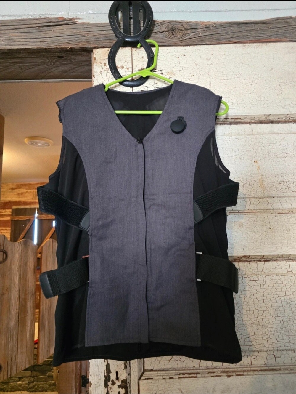 AiraWear Massage Pressure Accupuncture Vest Small/medium Excellent Condition